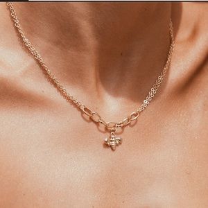 ✨New Princess Polly Queen Bee Necklace